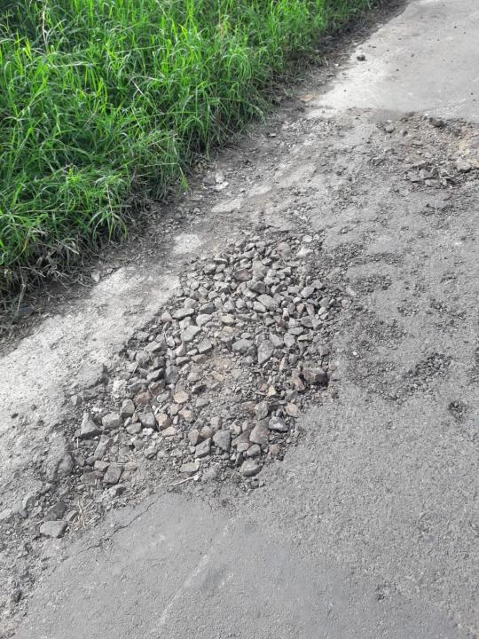 Foto 6 de 11 — Que asfalto é esse? Moradora reclama: “Foi recapeado o Jardim América inteiro e a minha rua ficou esquecida”